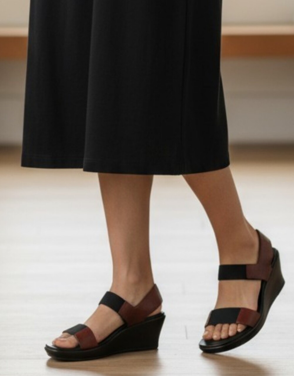 Dansko 40 Antoinette open-toe wedge sandals red Patent leather Black Elastic 10